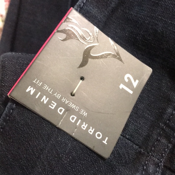 Torrid High-waisted Triple button Jean Shorts - Picture 13 of 13